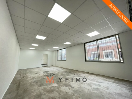 Photo 1 – location entrepôts et locaux d'activité AUBERGENVILLE (78410)