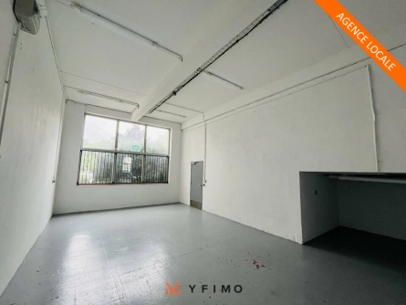 Photo 1 – location entrepôts et locaux d'activité LA VERRIERE (78320)