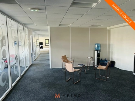 Photo 1 – location bureaux CHANTELOUP LES VIGNES (78570)