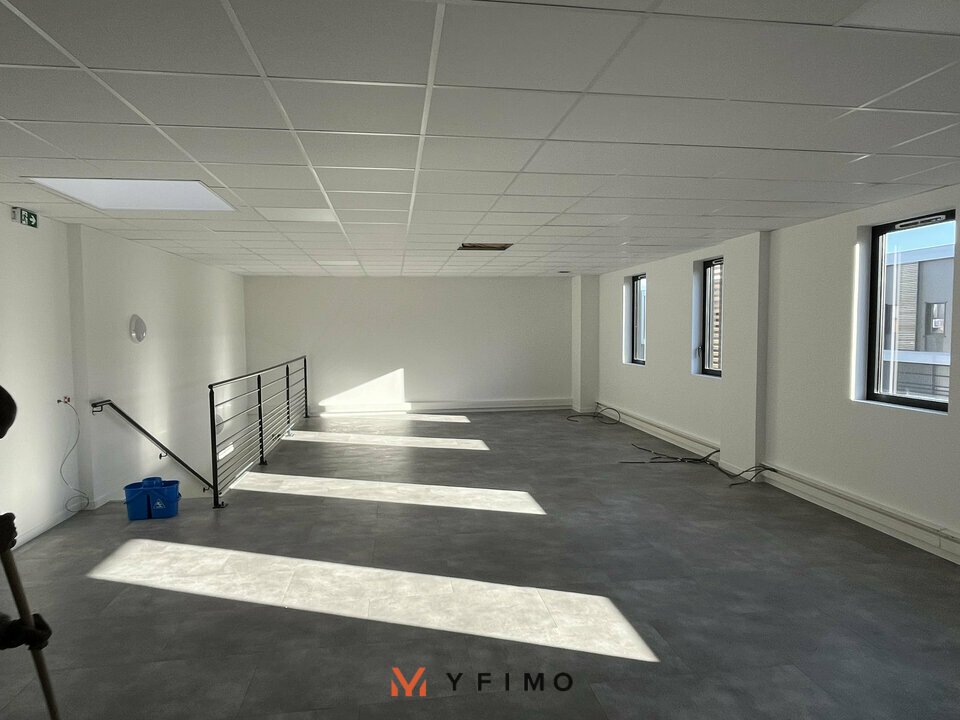 LOCATION ENTREPÔTS ET LOCAUX D'ACTIVITÉ LES MUREAUX (78130) | 78_1505 | photo 3