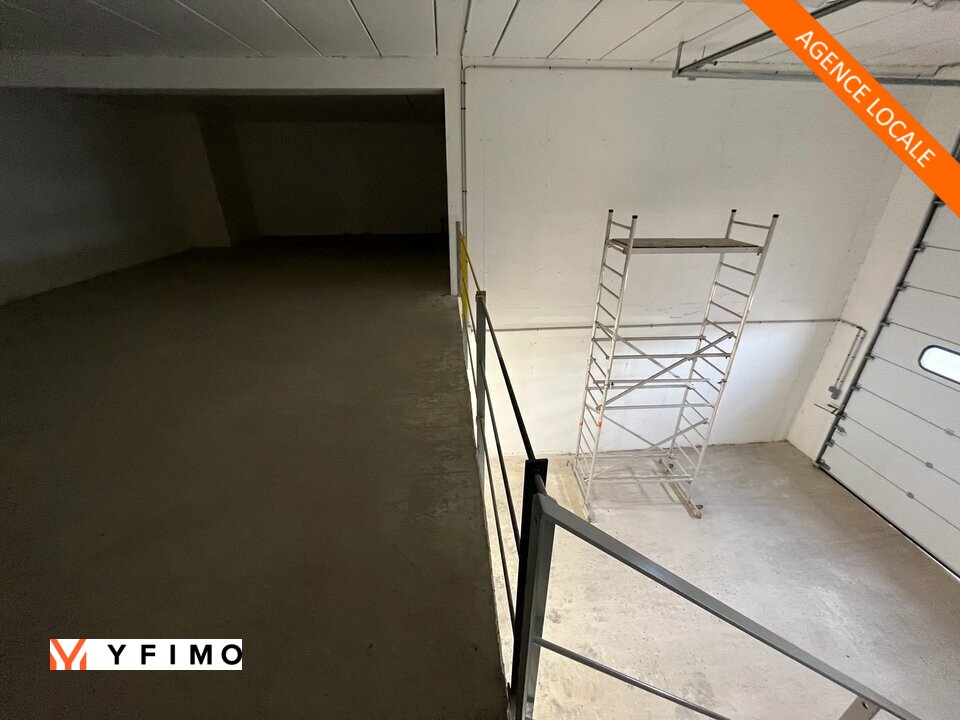 LOCATION ENTREPÔTS ET LOCAUX D'ACTIVITÉ LES MUREAUX (78130) | 78_0527 | photo 3