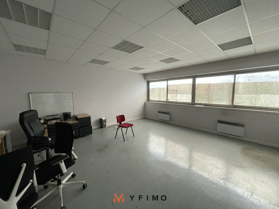 LOCATION ENTREPÔTS ET LOCAUX D'ACTIVITÉ LES MUREAUX (78130) | 78_1429 | photo 4